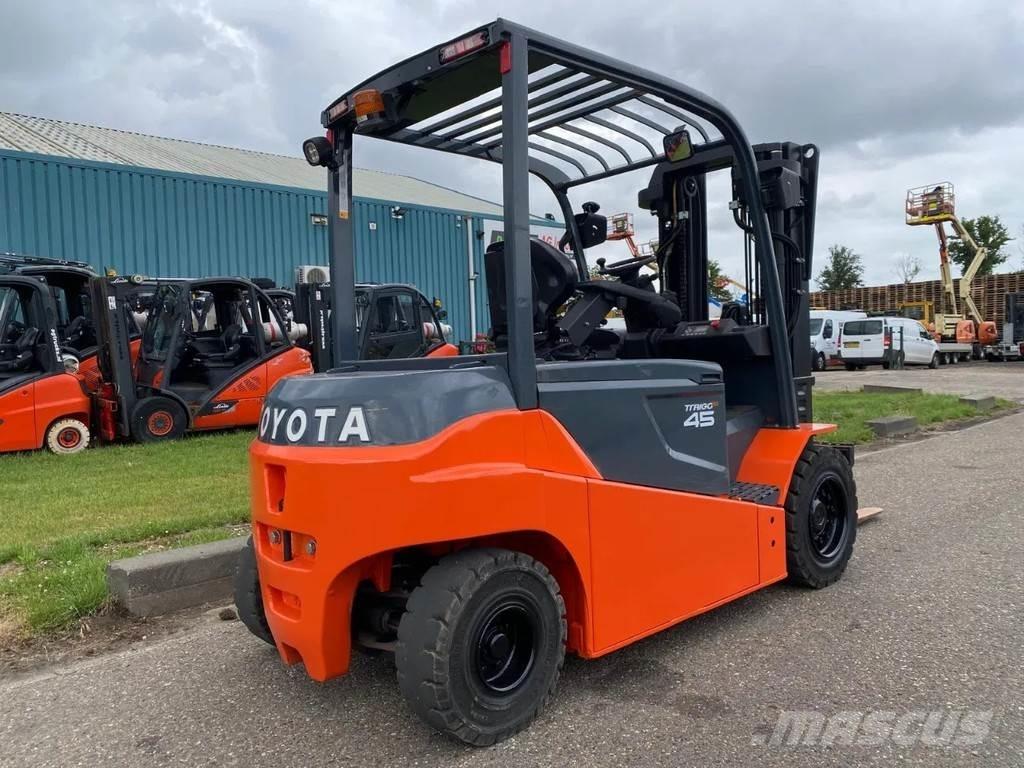 Toyota 8FBMT45 Elektromos targoncák
