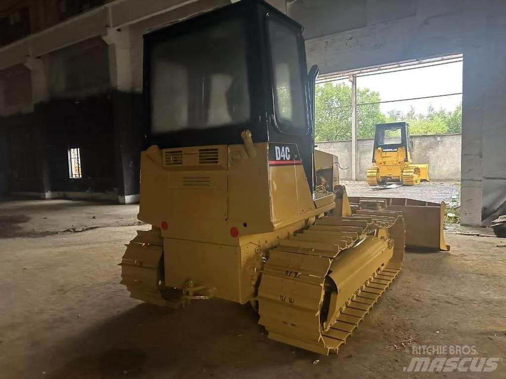 CAT D 4 C lánctalpas dózerek