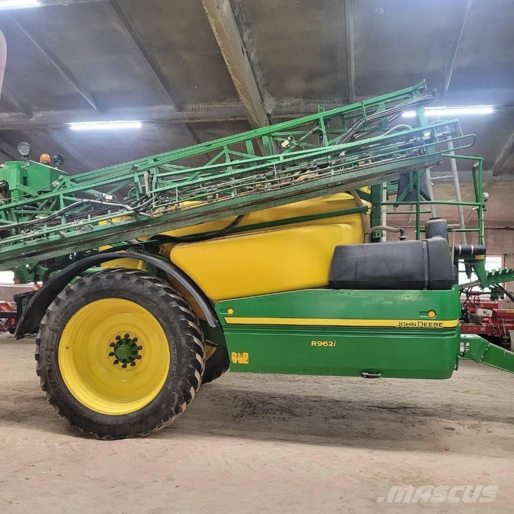 John Deere R 962 i Vontatott trágyaszórók