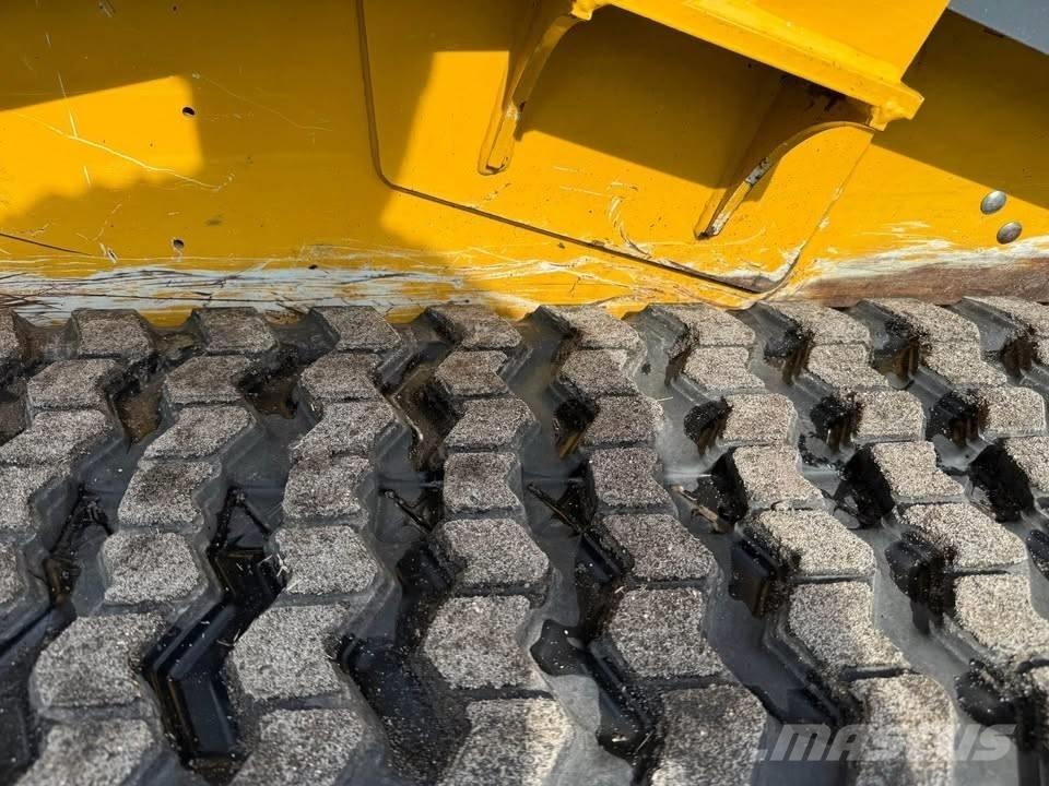 John Deere 317G Kompaktrakodók
