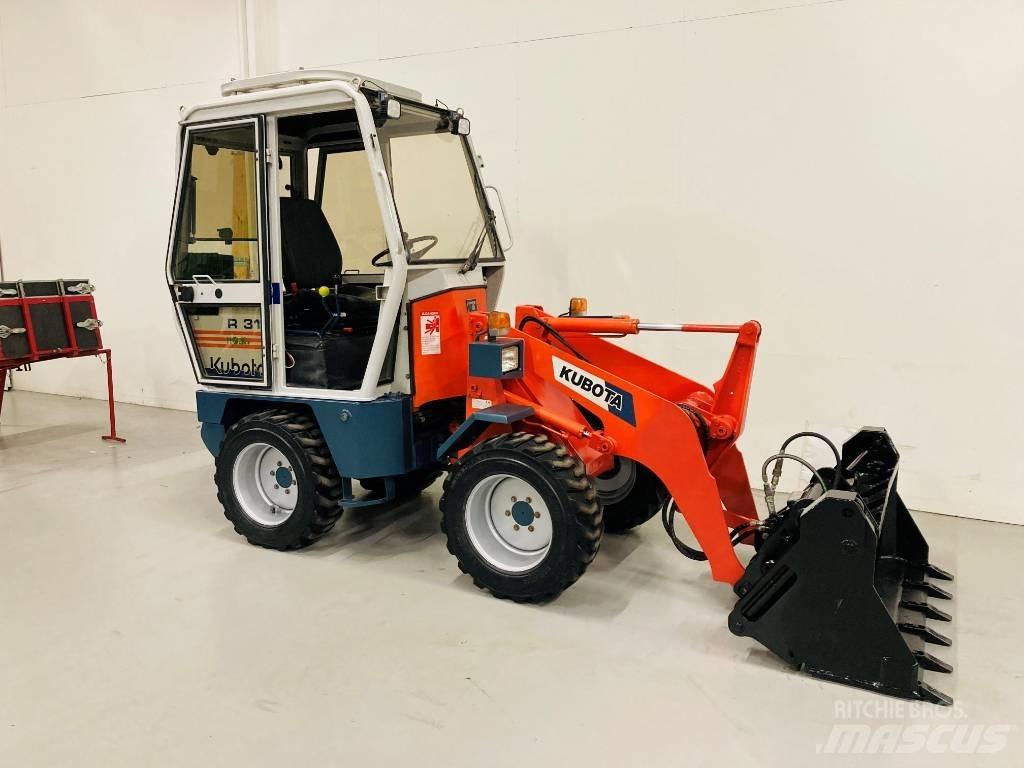 Kubota R 310 Gumikerekes homlokrakodók