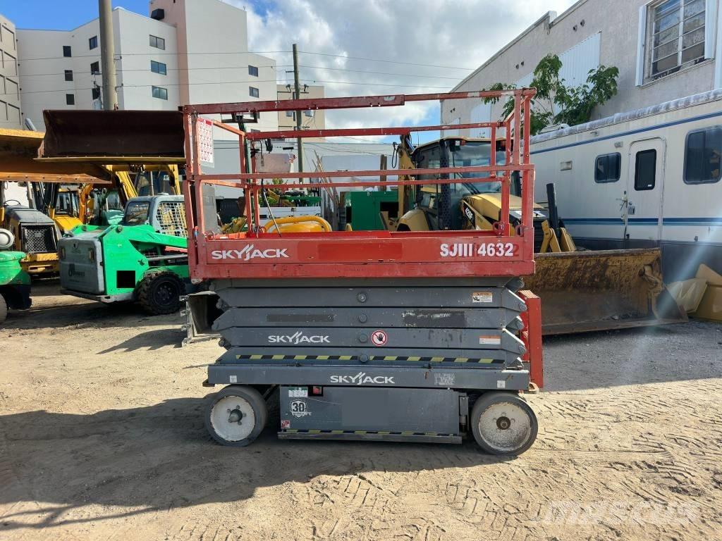 JLG 32 Lift Ollós emelők