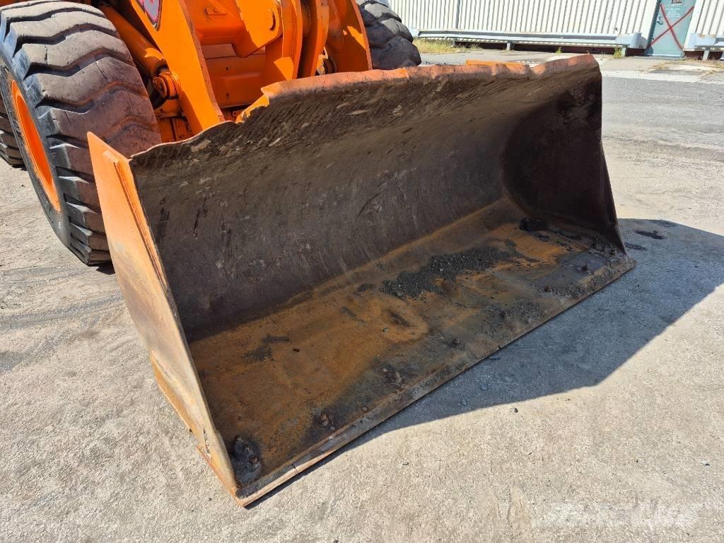 Doosan Mega 200 Gumikerekes homlokrakodók