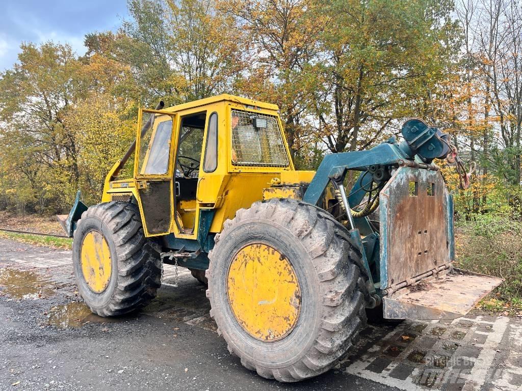 HSM 906 Erdészeti traktorok