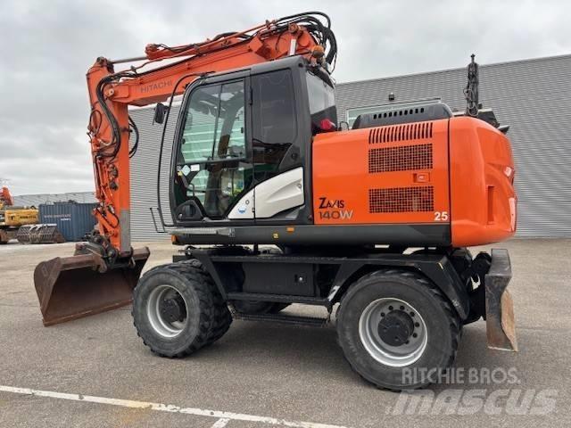 Hitachi ZX 140 W-5 Gumikerekes kotrók