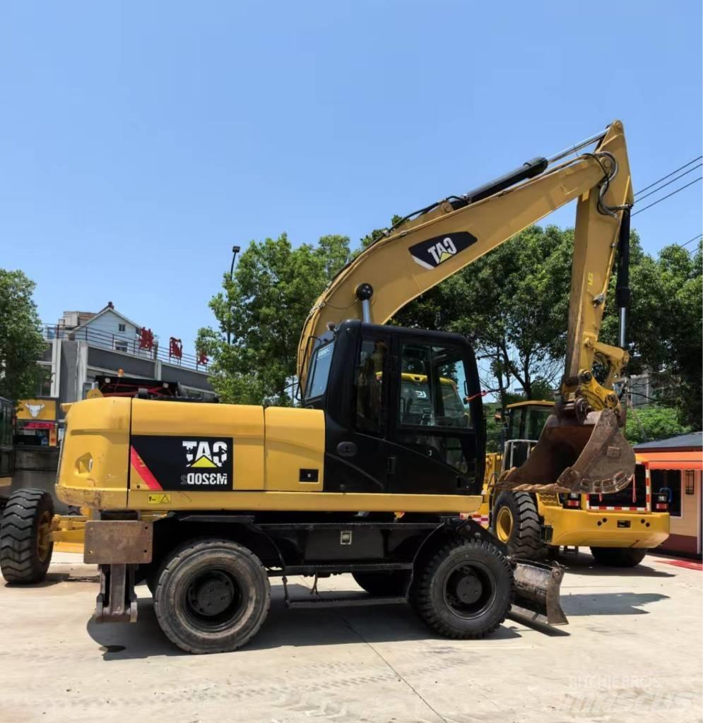 CAT M 320 Gumikerekes kotrók