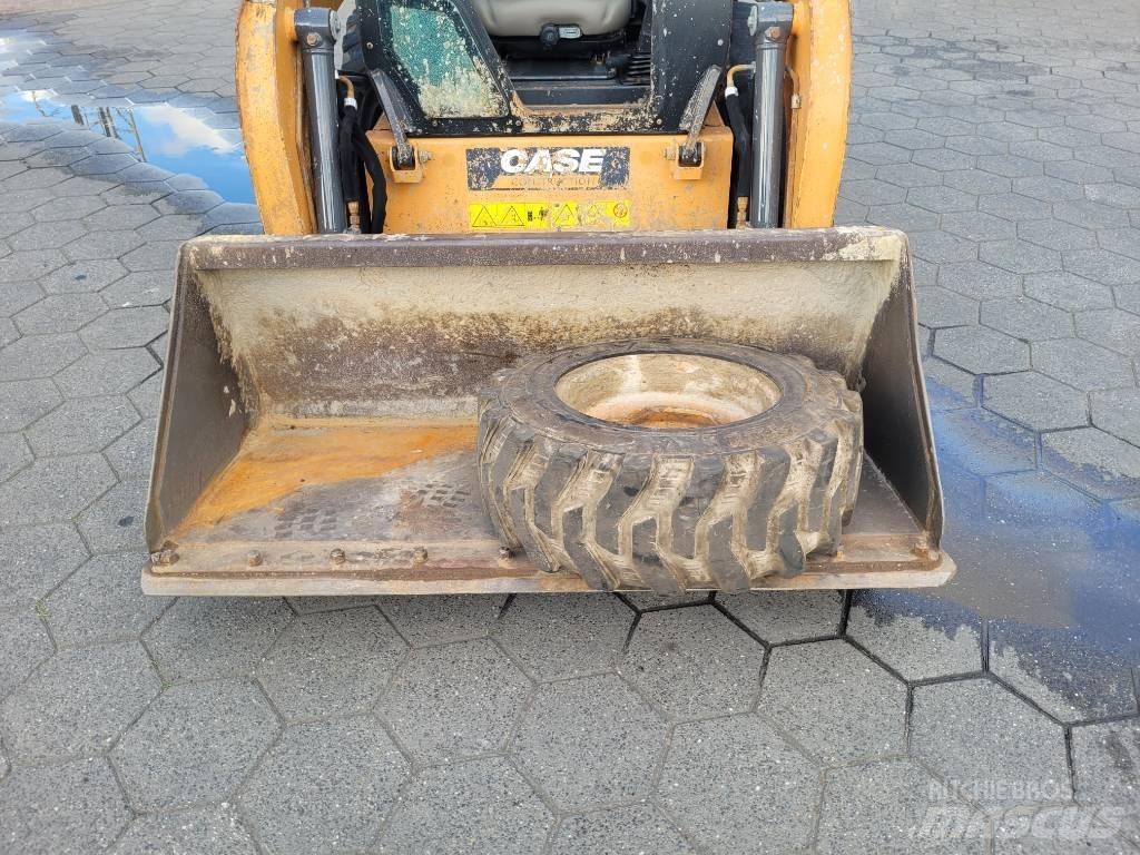 CASE SR 130 Kompaktrakodók
