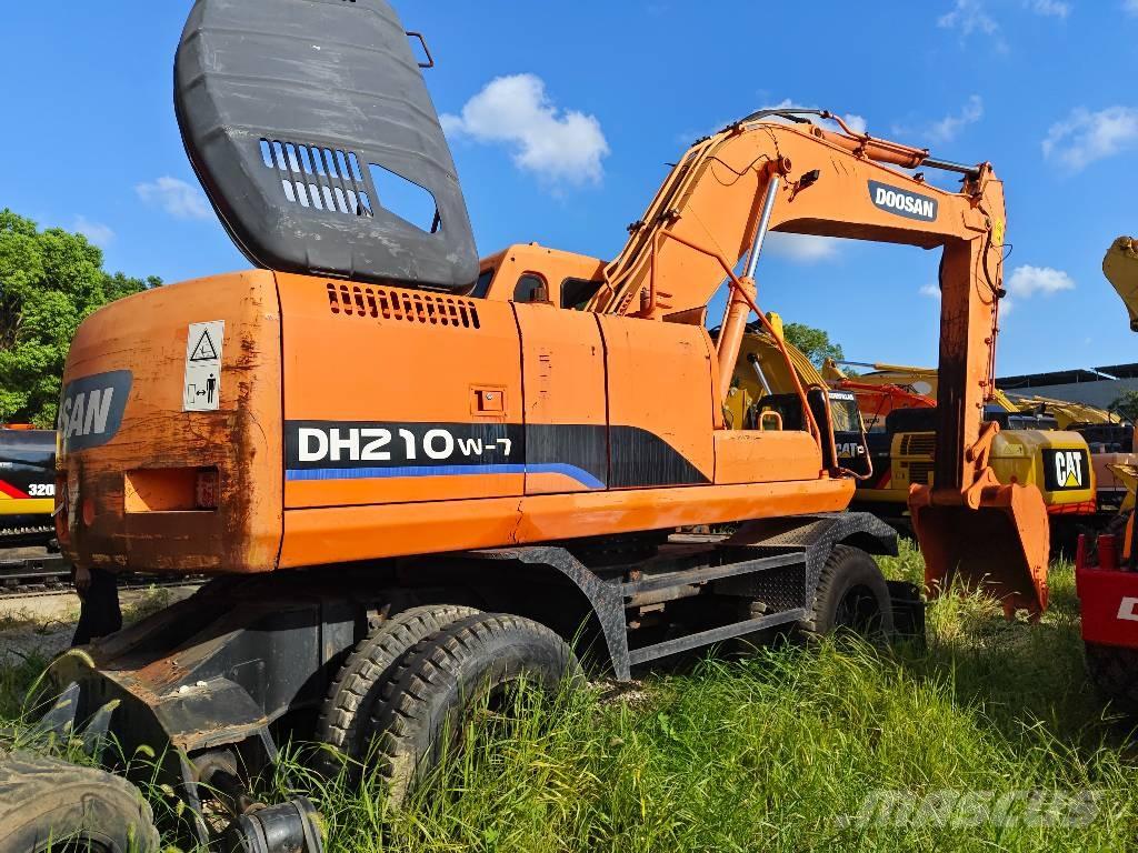 Doosan DH 210 W-7 Gumikerekes kotrók