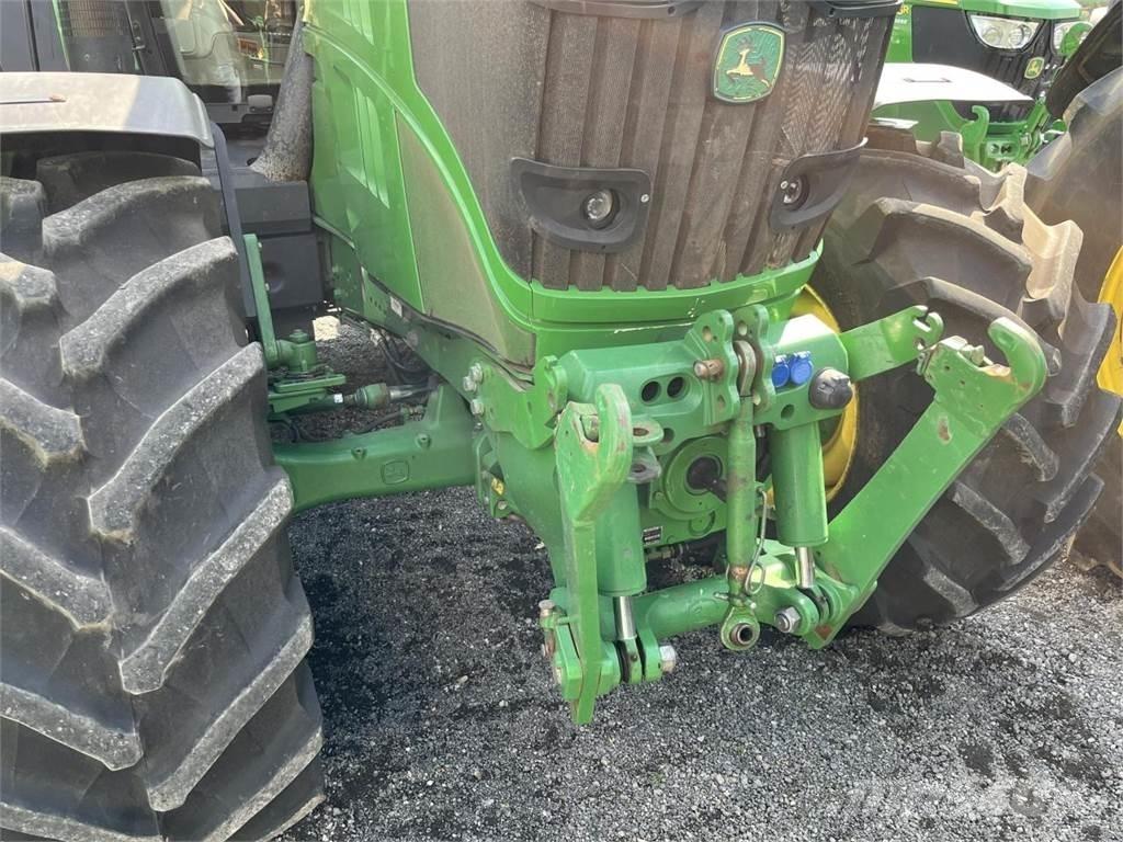 John Deere 6210R Traktorok