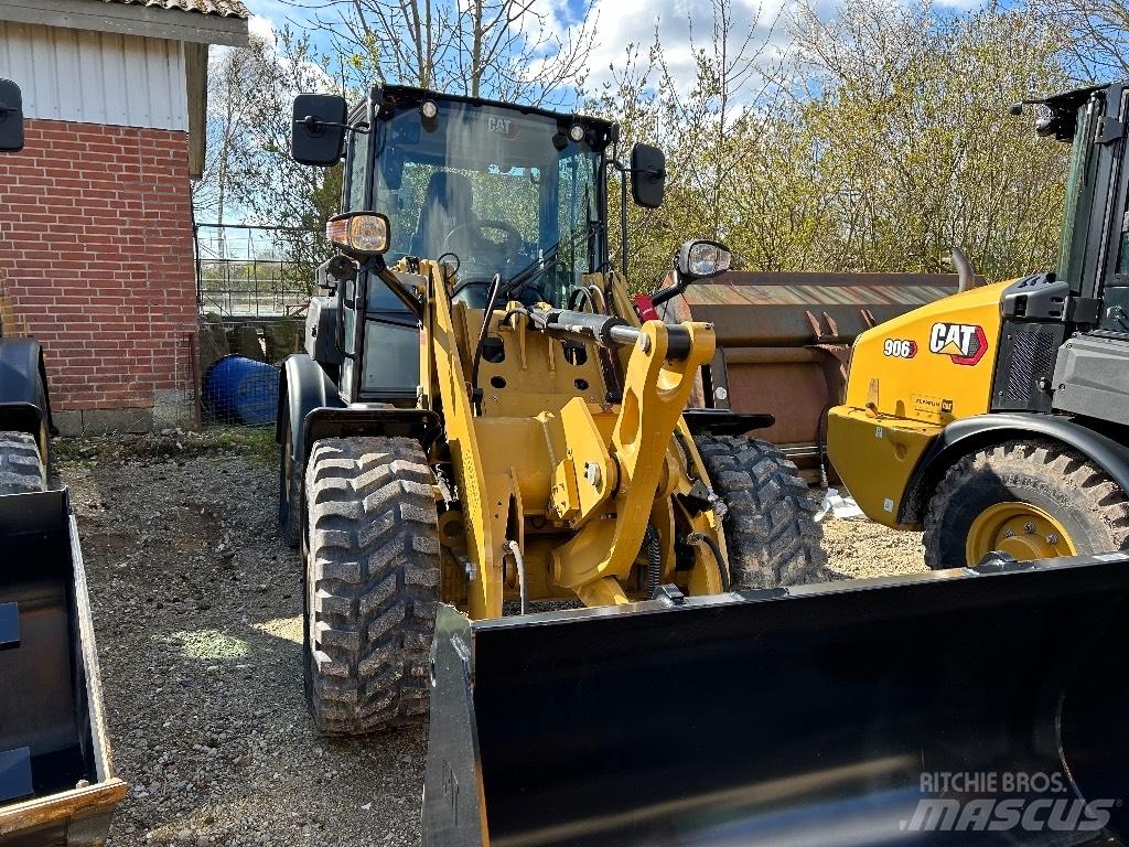 CAT 906 Gumikerekes homlokrakodók