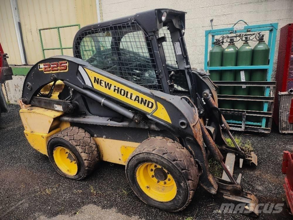 New Holland 225L Kompaktrakodók