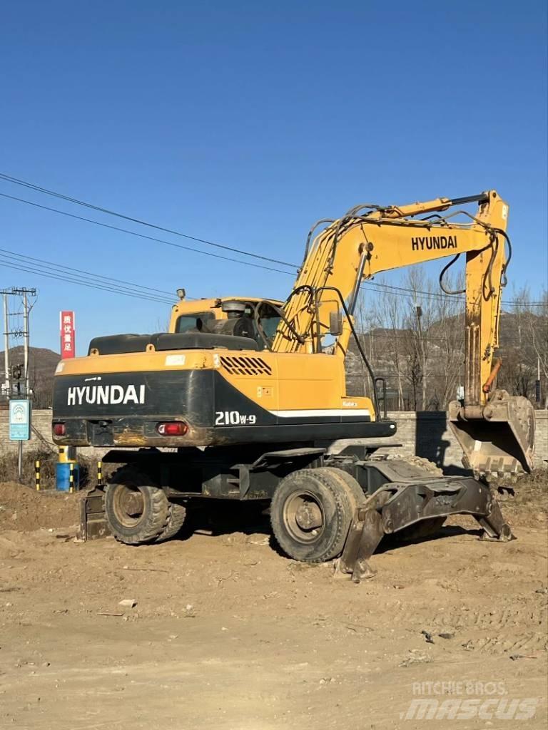 Hyundai R210W-9 Gumikerekes kotrók