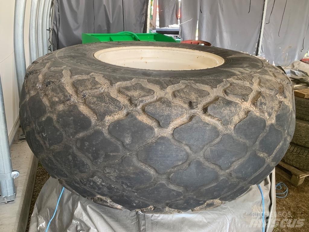 Trelleborg 23.1 26 Gumiabroncsok, kerekek és felnik