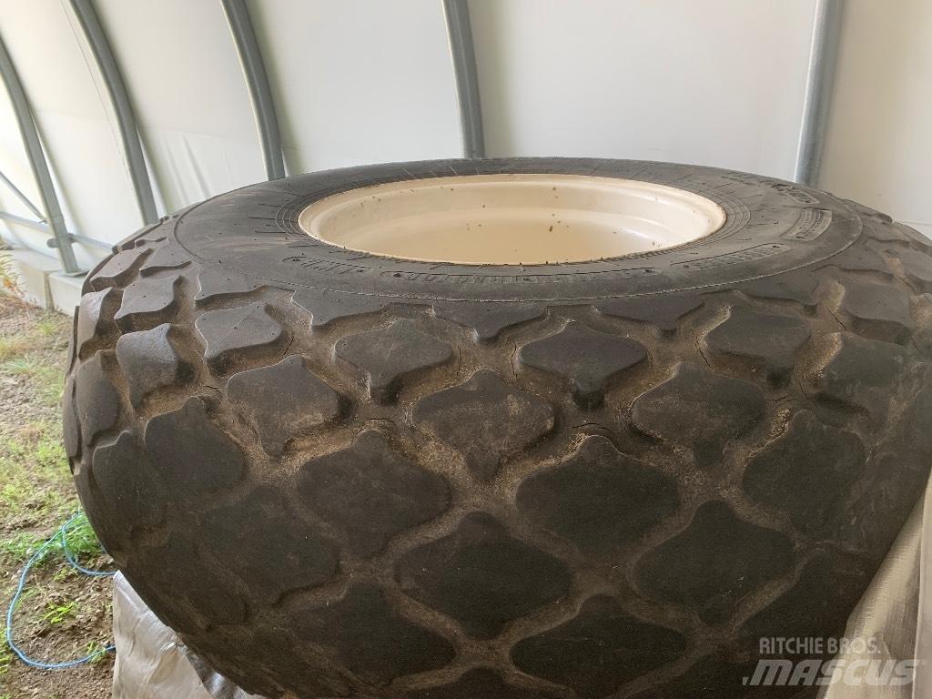 Trelleborg 23.1 26 Gumiabroncsok, kerekek és felnik