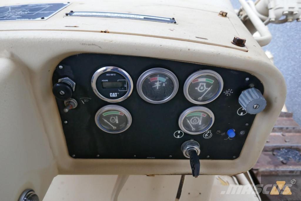 CAT D7G Ex-army lánctalpas dózerek