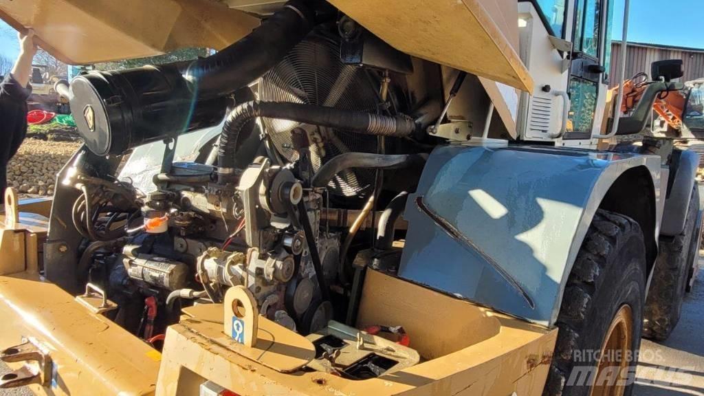 Liebherr L 534 Gumikerekes homlokrakodók