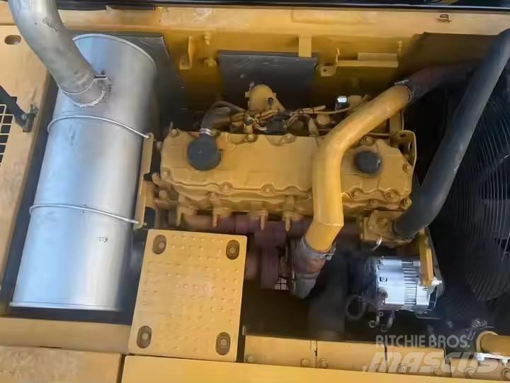 CAT CAT325D Közepes (midi) kotrók 7 t - 12 t