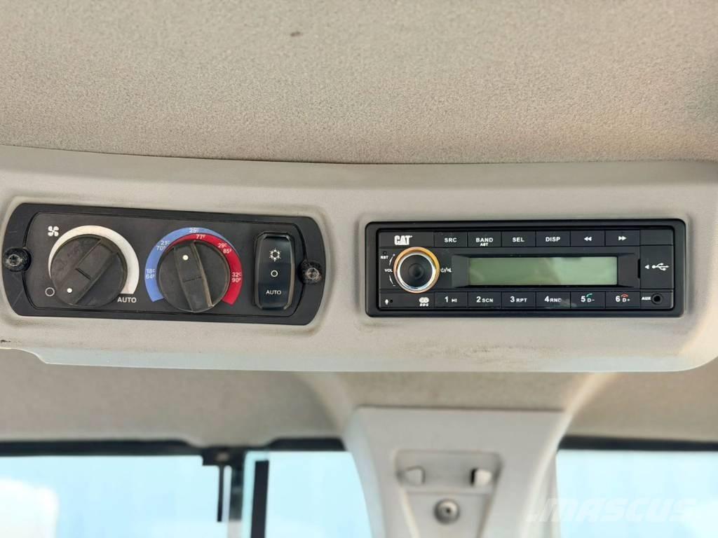 CAT 930M Gumikerekes homlokrakodók