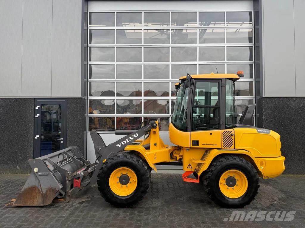 Volvo L30G Gumikerekes homlokrakodók