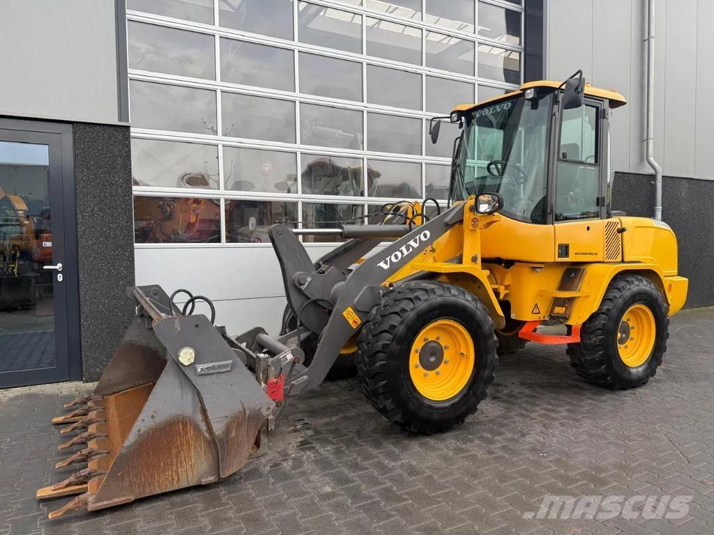 Volvo L30G Gumikerekes homlokrakodók