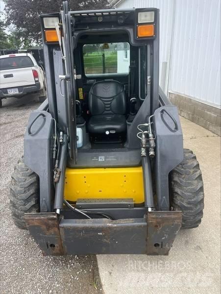 New Holland L 170 Kompaktrakodók