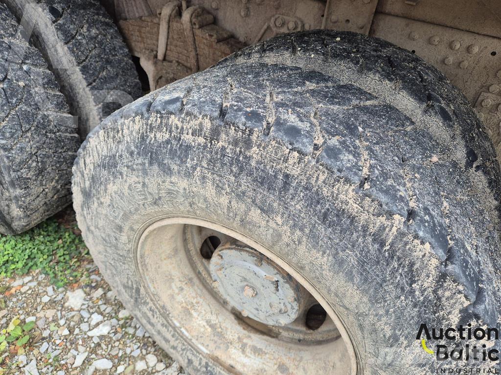 Iveco 260-34 Tartályos teherautók