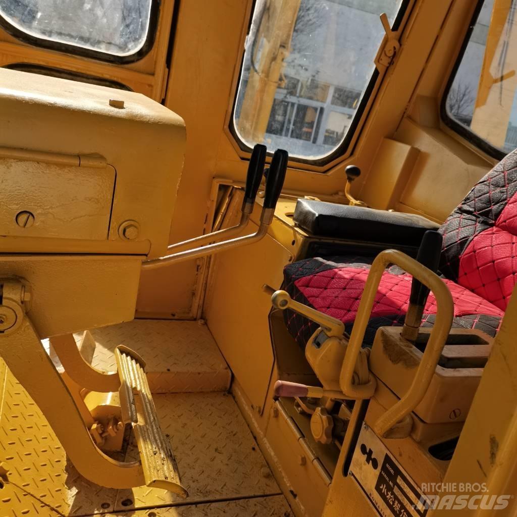 Komatsu D 85 lánctalpas dózerek