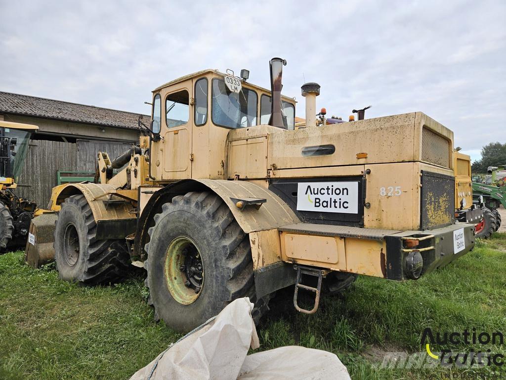  Kirovec K-700A Traktorok