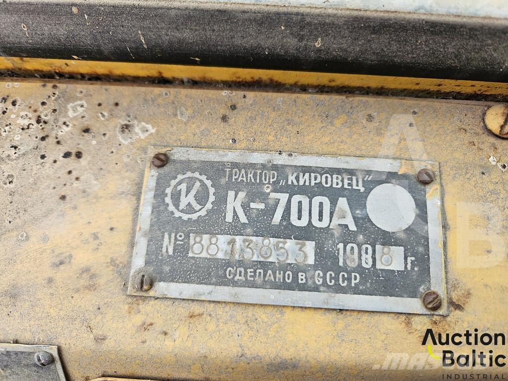  Kirovec K-700A Traktorok