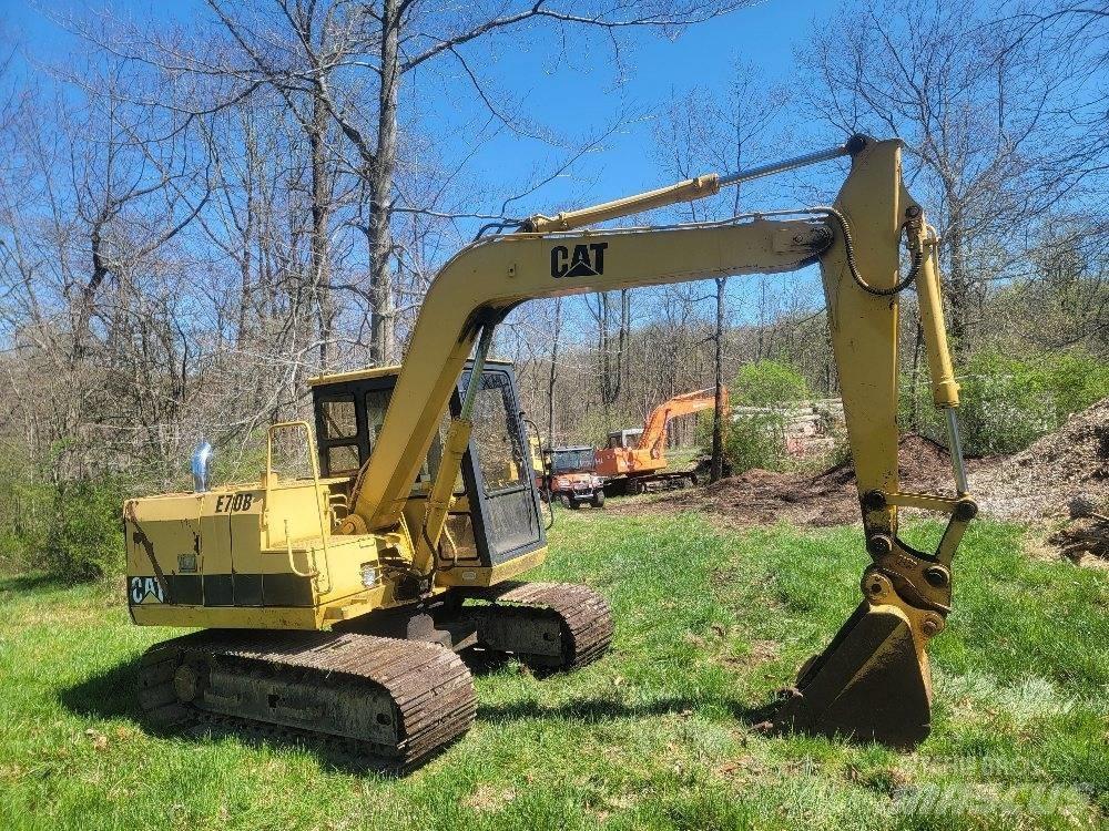 CAT E 70 B Lánctalpas kotrók