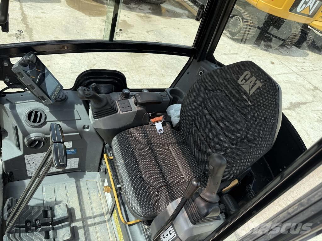 CAT 302 CR Mini kotrók < 7t