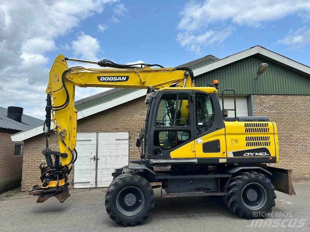 Doosan DX140W-5 Gumikerekes kotrók