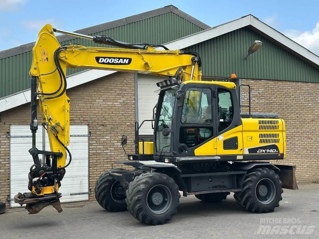 Doosan DX140W-5 Gumikerekes kotrók