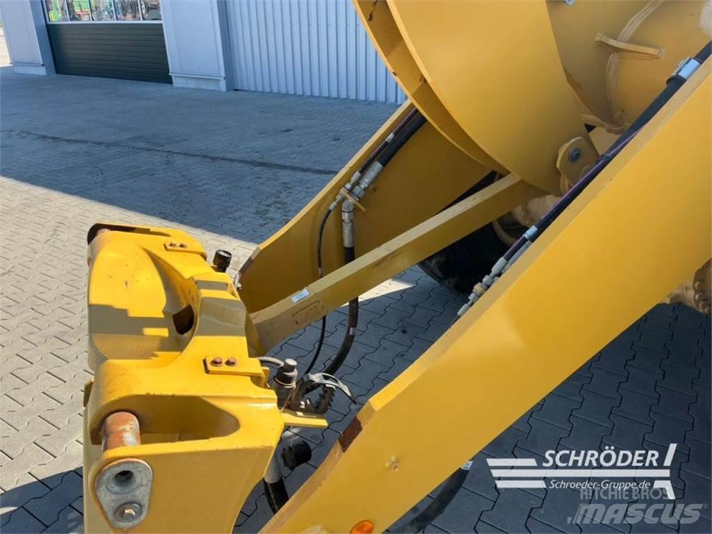 CAT 938 HL Gumikerekes homlokrakodók