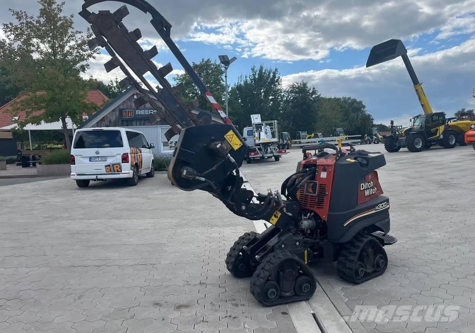 Ditch Witch R300 Lánctalpas dömperek