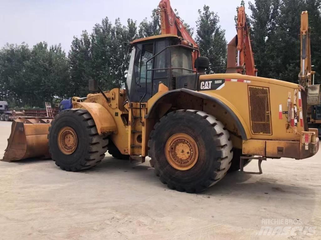CAT 980 H Gumikerekes homlokrakodók