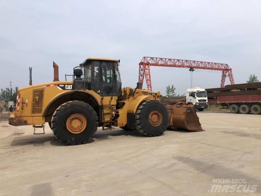 CAT 980 H Gumikerekes homlokrakodók
