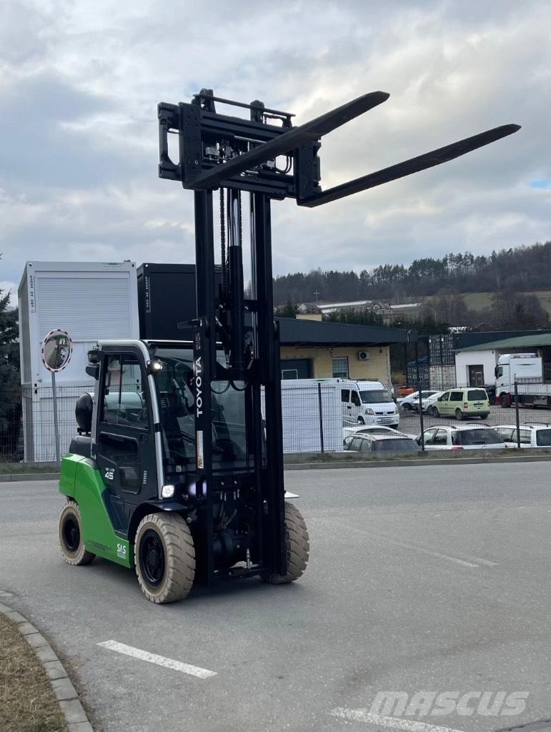 Toyota FVA450 Gázüzemű targoncák