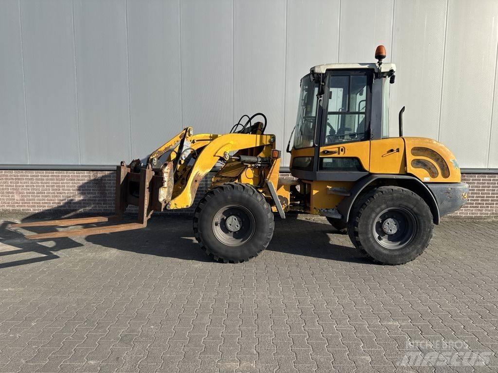 Terex TL70 Gumikerekes homlokrakodók