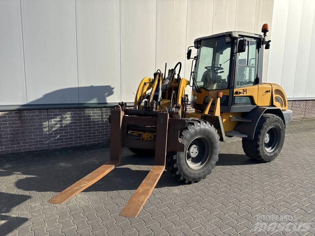 Terex TL70 Gumikerekes homlokrakodók