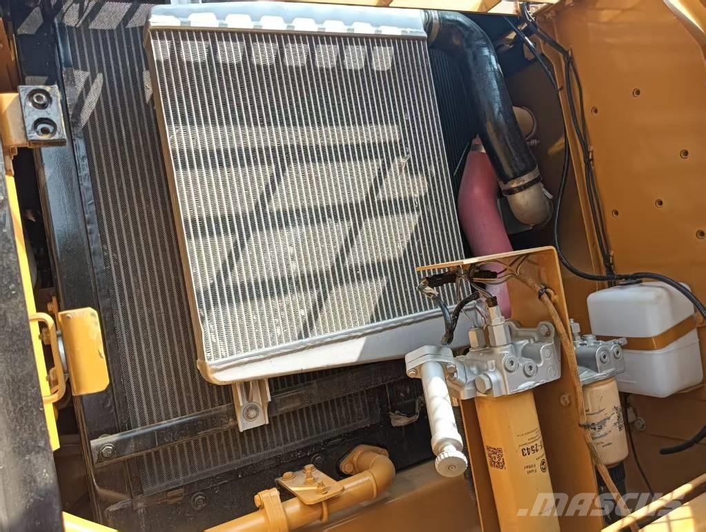 CAT 330 D Lánctalpas kotrók