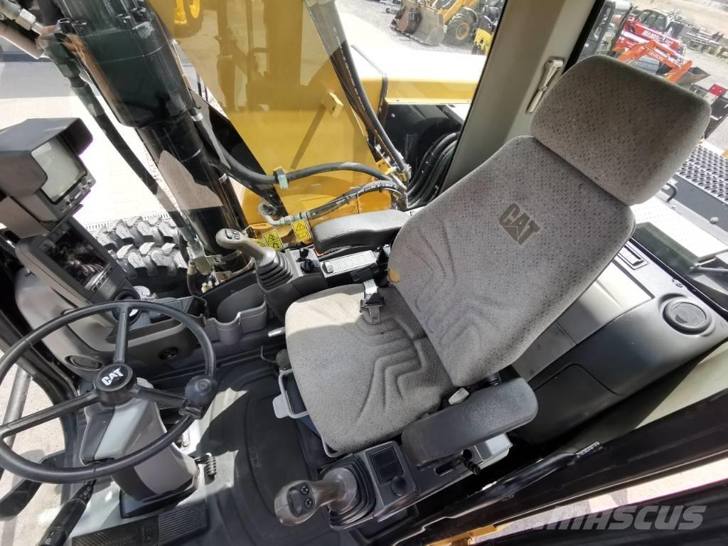 CAT M 316 D Gumikerekes kotrók