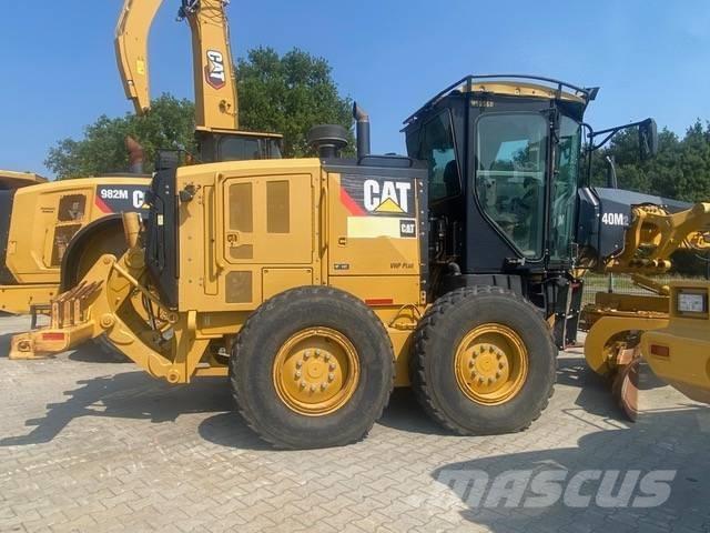 CAT 140M Gréderek