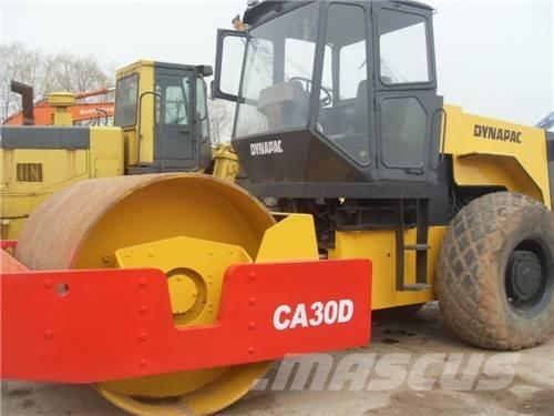 Dynapack CA 301 D Egydobos hengerek