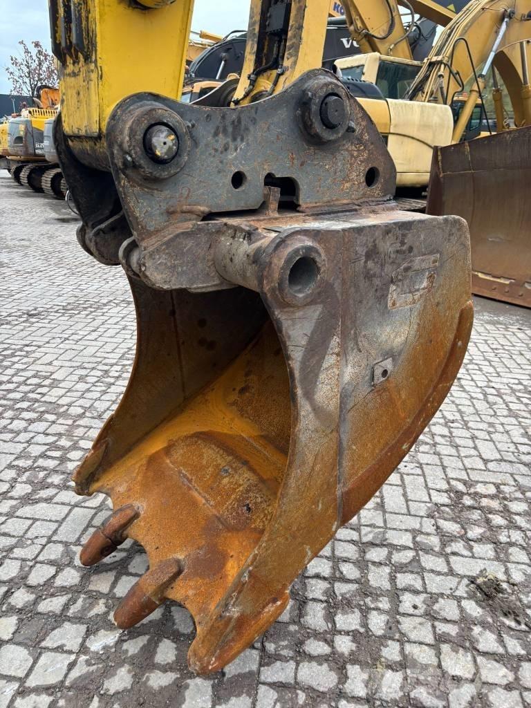 Komatsu PW 180-7 Gumikerekes kotrók