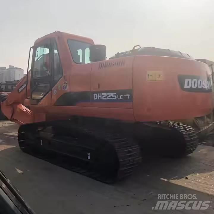 Doosan DH 225 Lánctalpas kotrók