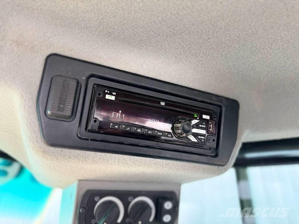 CAT 972M Gumikerekes homlokrakodók