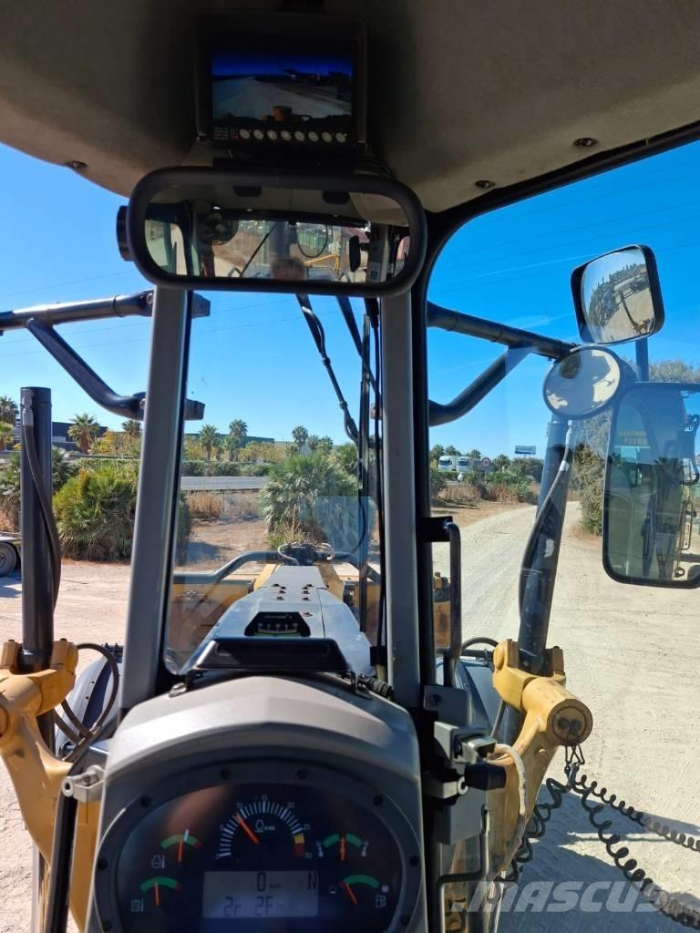 CAT 120 M 2 AWD Gréderek