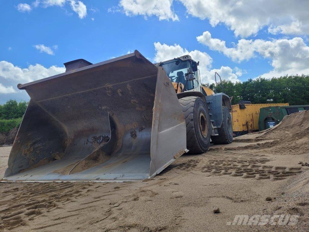 Liebherr L 586 Gumikerekes homlokrakodók