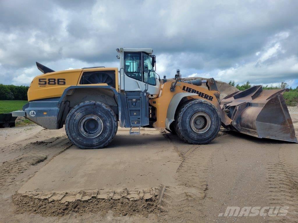 Liebherr L 586 Gumikerekes homlokrakodók